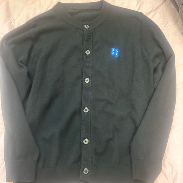 아더에러 시그니피컨트 TRS/BL 태그 가디건 02 블랙