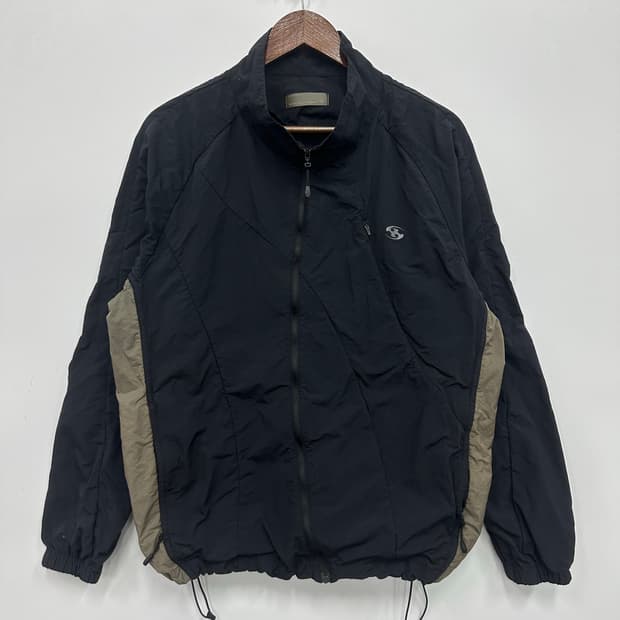 산산기어 블랙 바람막이 