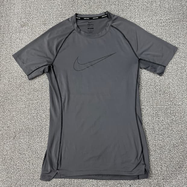 나이키 프로 드라이 핏 타이트핏 반팔