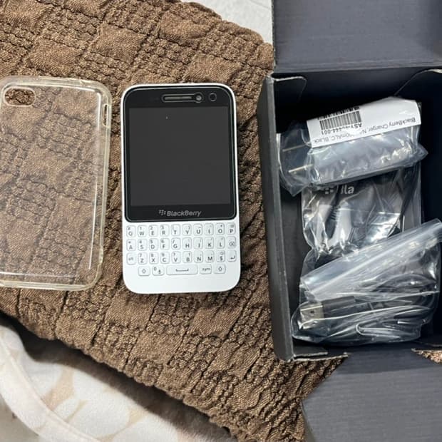 블랙베리 Q5 화이트 S급