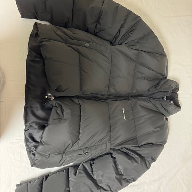 Balenciaga 17FW C-shape puffer jacket
