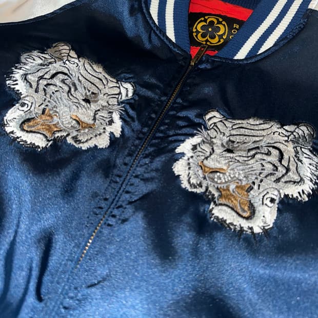 ROUGE 백호 자수 스카잔