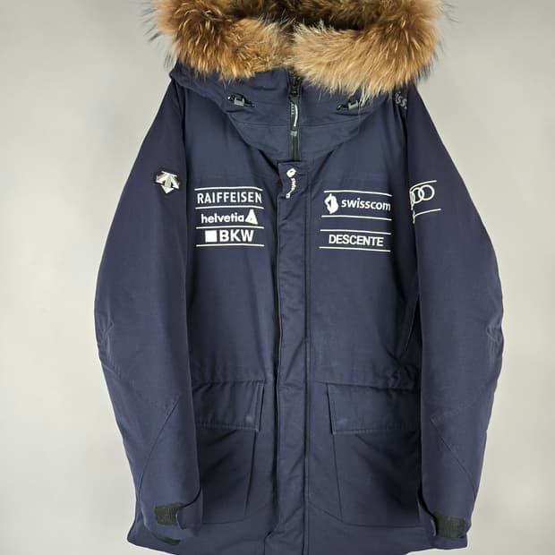 [무료배송]데상트 105 남성 스위스 미드 덕 다운 라쿤퍼 헤비 패딩