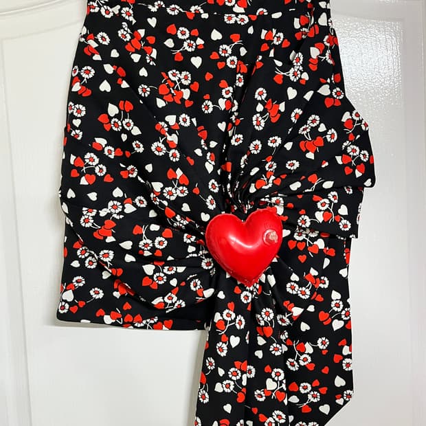 새상품)모스키노 하트 패턴 랩 스커트