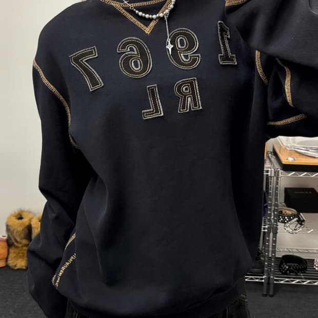 폴로 진스 아플리케 로고 맨투맨 블랙