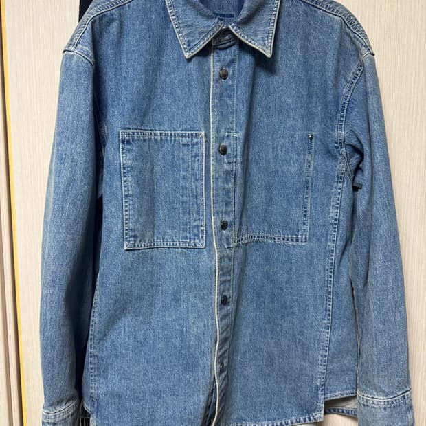 우영미 데님 백로고 셔츠 블루-24FW, 48사이즈