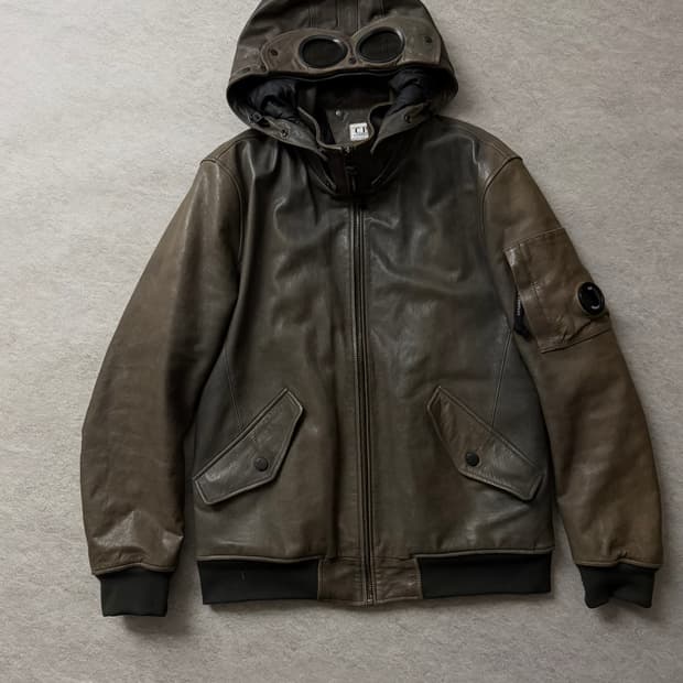 CP컴퍼니 고글 램스킨 레더자켓