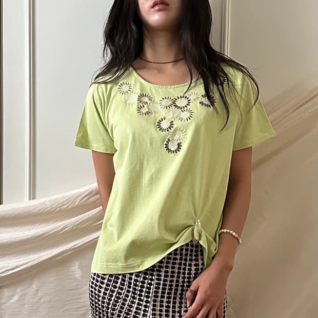 apple mint flower t-shirt