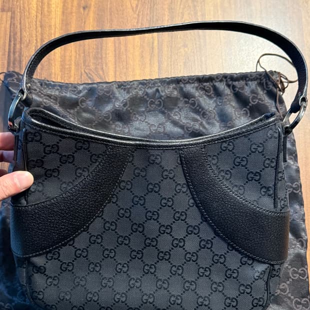 구찌 GG 캔버스 숄더백 블랙