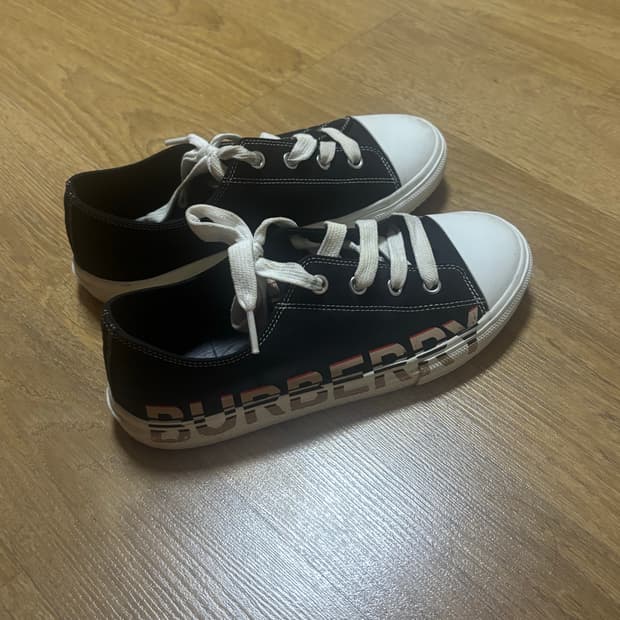버버리 스니커즈 블랙