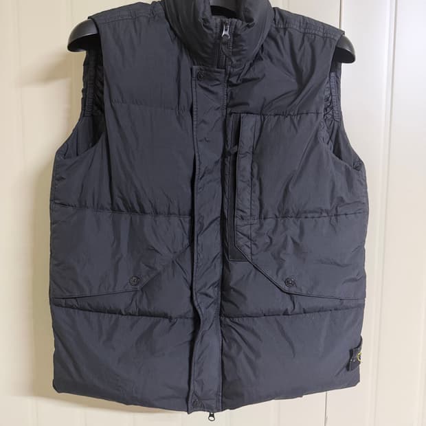 스톤아일랜드 크링클랩스 조끼패딩 블랙 L