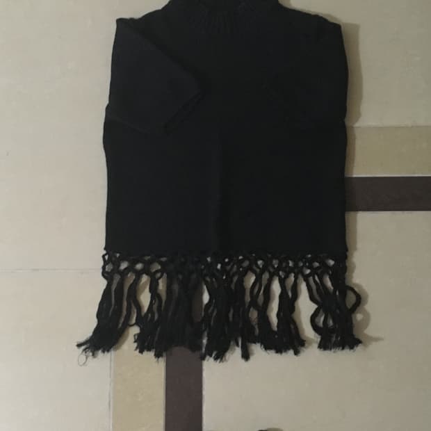 Fringe Detail Short-Sleeved Knit