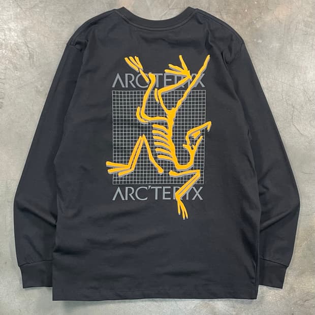 아크테릭스 데드스탁 롱 슬리브 티셔츠