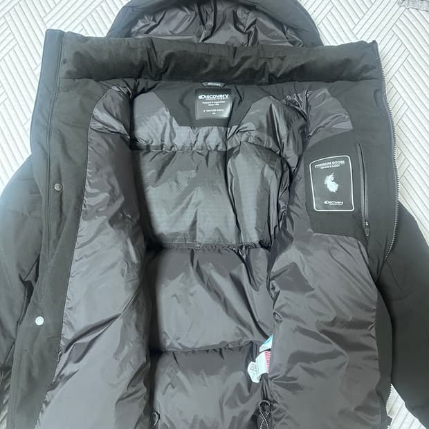 디스커버리 벤쳐포스 패딩 블랙