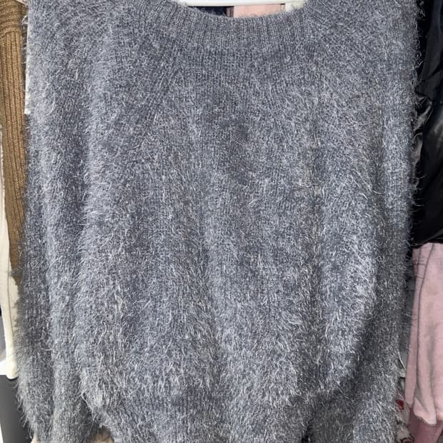 그레이 앙고라 니트(반오프숄더 가능)