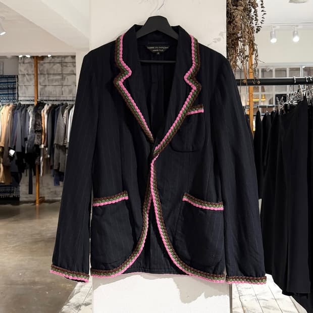 꼼데가르송 옴므 플러스 블랙 컬러 엣지 자켓