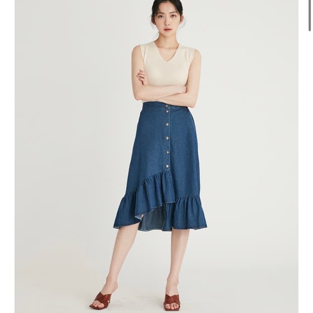 LAP 버튼포인트 사선 프릴 데님스커트