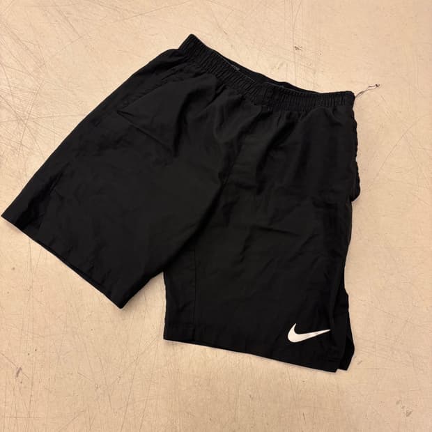 나이키 스우시 드라이핏 하프 팬츠