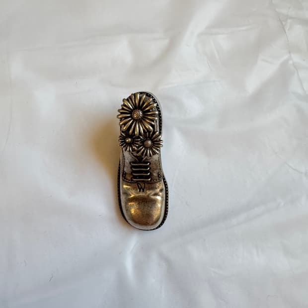 웨이비니스 브로치 새제품