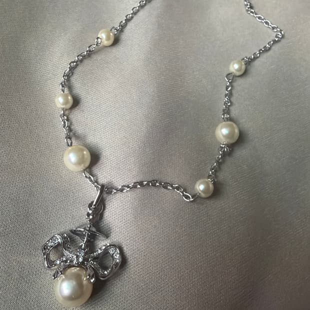 비비안웨스트우드 빈티지 펄드롭 리본ORB 네크리스