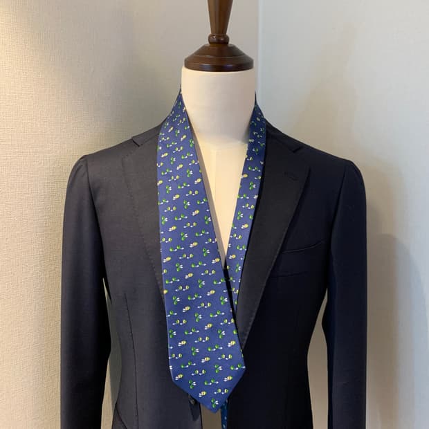 페레가모(Ferragamo) 명품넥타이 클래식 정장룩 코디 A-A+등급