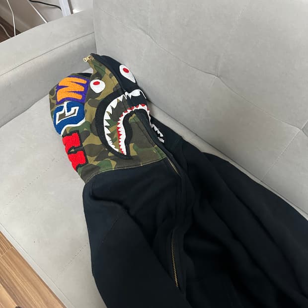 베이프 샤크 카모 후드집업