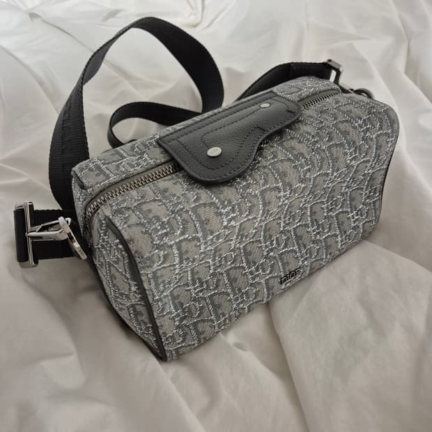 디올 한정판 루테늄 링고 22 크로스백