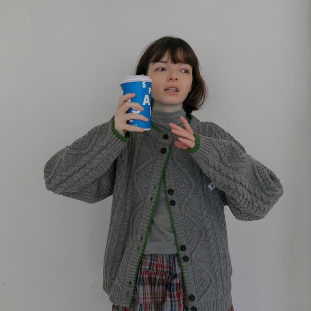 케이블 니트 가디건 그레이