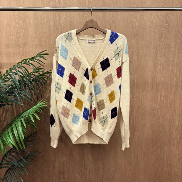 칼 헬무트 브이넥 긴팔 울 니트 가디건 아가일 패턴 버튼 디테일 아이보리