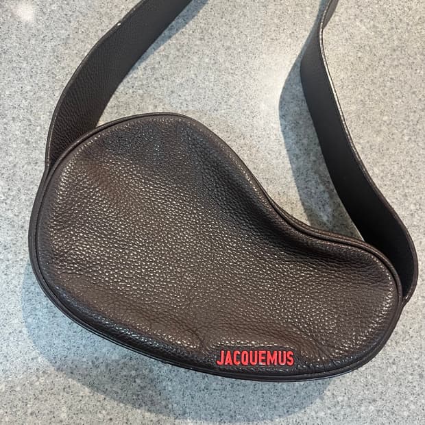 자크뮈스 강낭콩 숄더백 