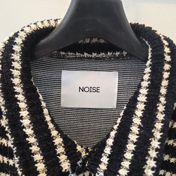 노이즈 블랙 스트라이프카라넥 박시핏 봄버 니트 가디건 자켓