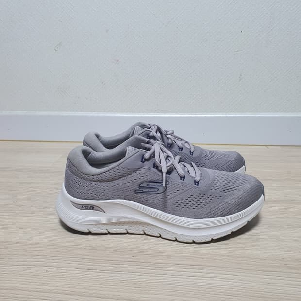 스케쳐스 아치핏 운동화 270