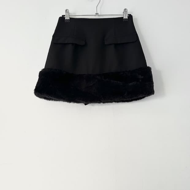 GRL Fur trimming mini skirt / black