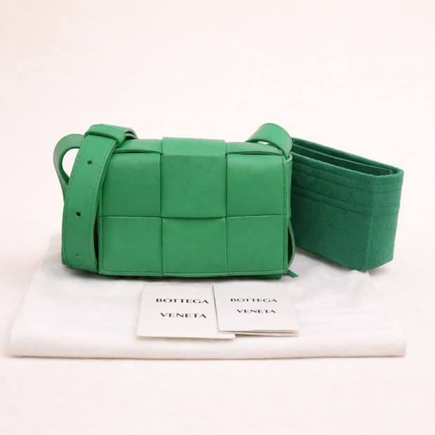 [S급] 보테가베네타 패러킷 캔디 카세트 미니 크로스백 판매합니다!!!
