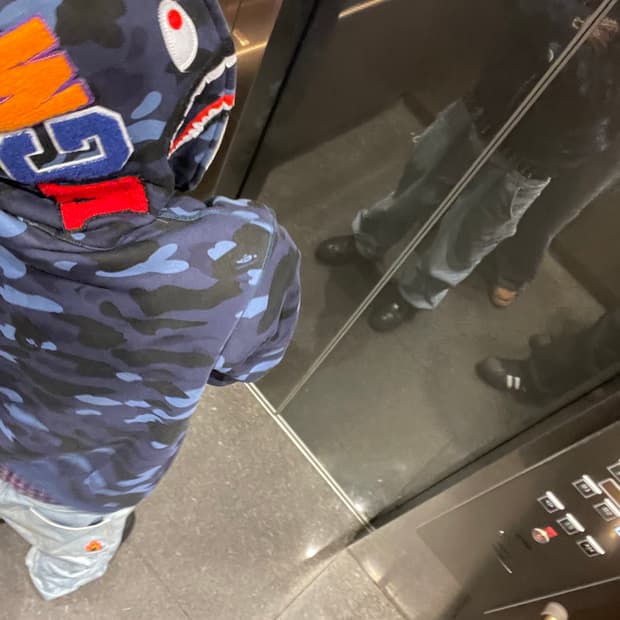 베이프 샤크후드집업 판매합니당