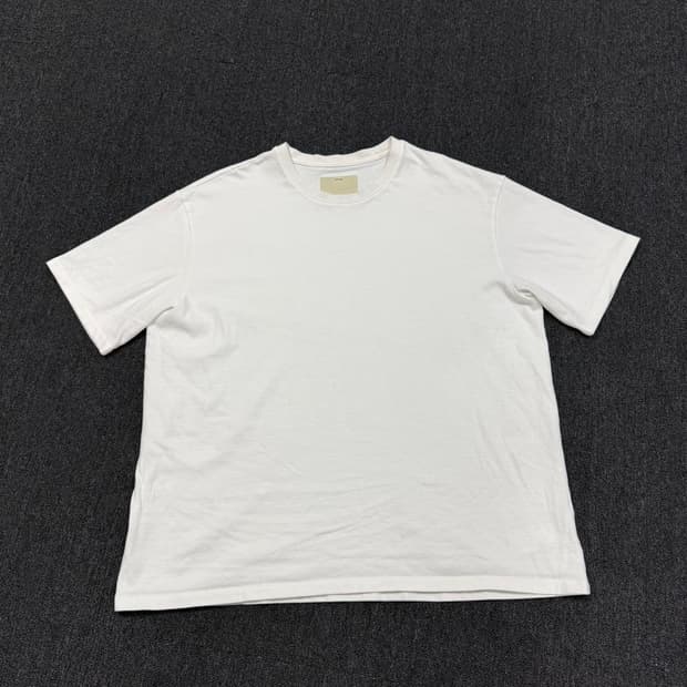 포터리 화이트 반팔 티셔츠 