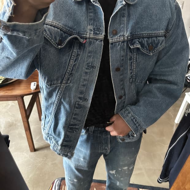90 Levi’s 75525 Denim Trucker Jacket