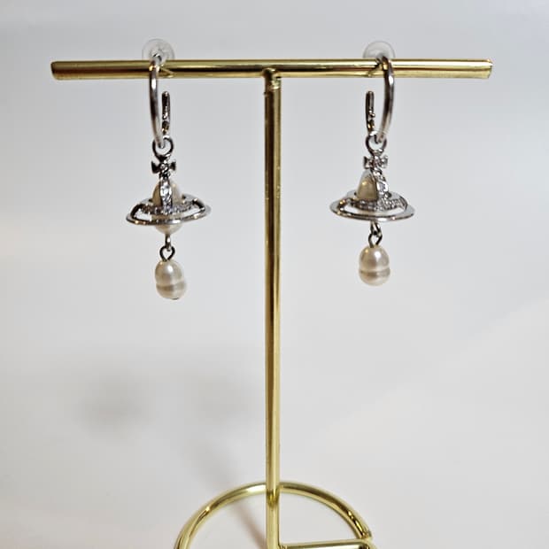 비비안웨스트우드 업사이클링 천연담수 진주 드롭 귀걸이