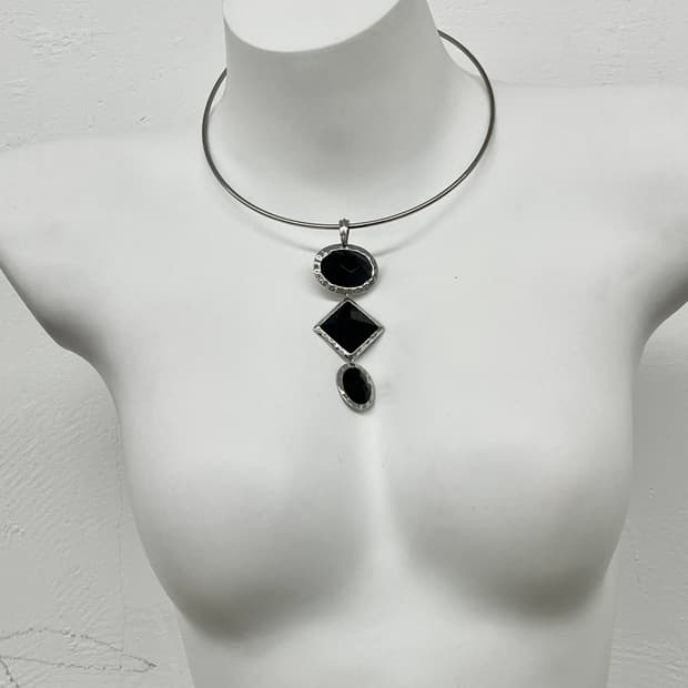 고딕 오닉스 드롭 네크리스