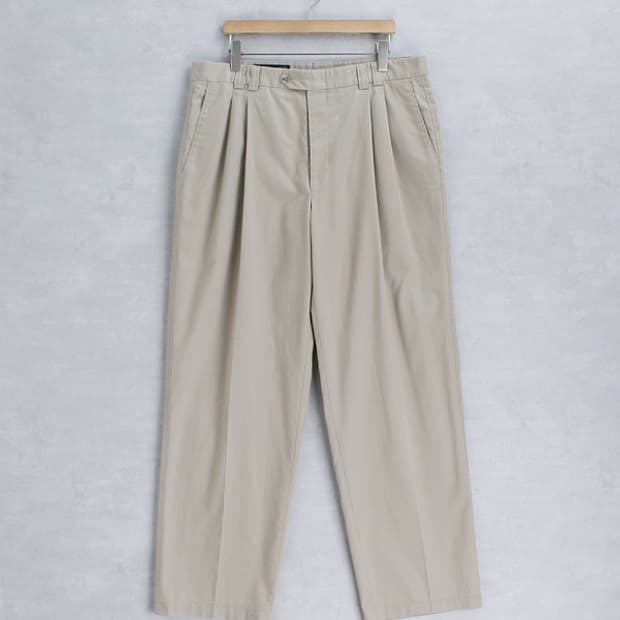two tuck chino pants _ Canada_S4370