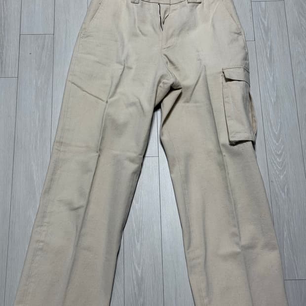 LLUD x STU 크림 카고 팬츠