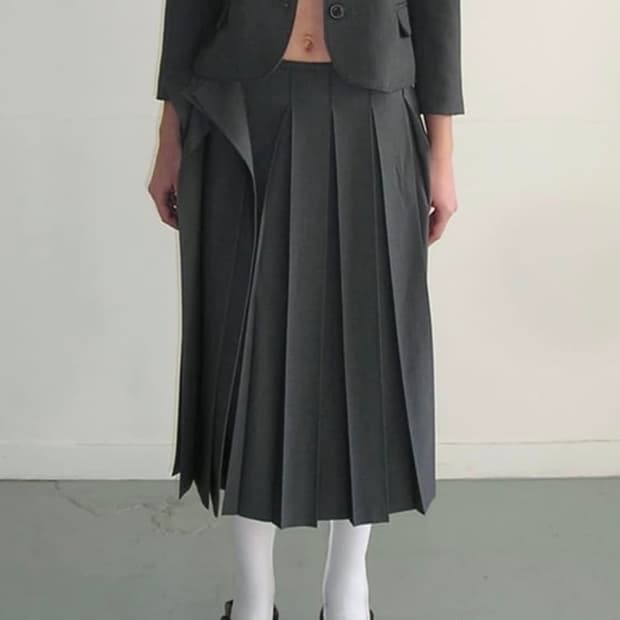 에옹쓰 eonts Offbeat pleats skirt