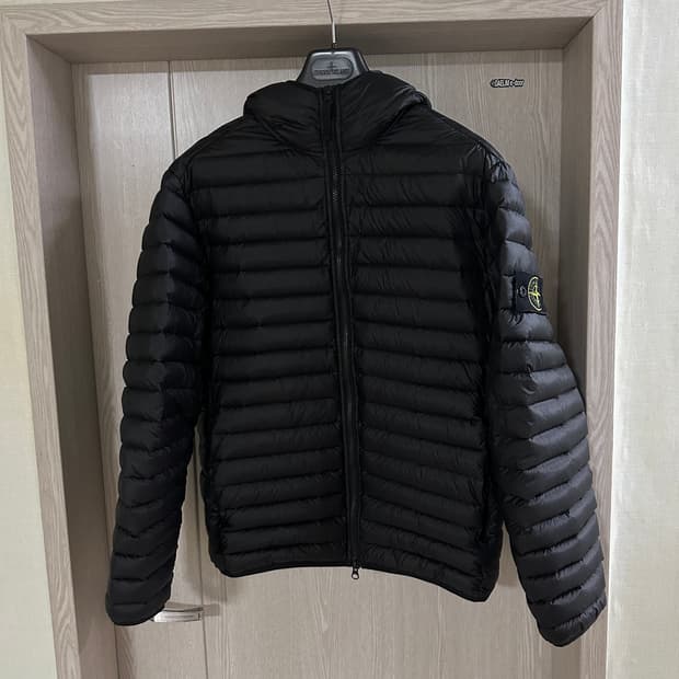 스톤아일랜드 룸우븐 후드 경량패딩 블랙 M 