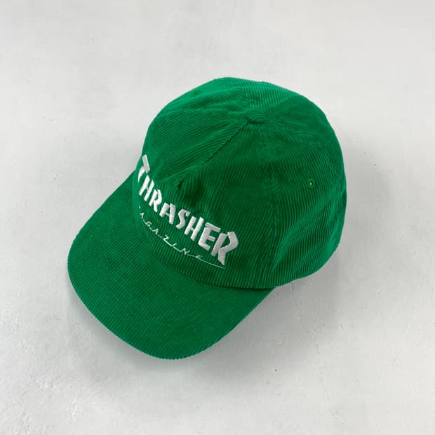 트래셔 자수 스펠아웃 빅로고 그린 코듀로이 트러커 캡