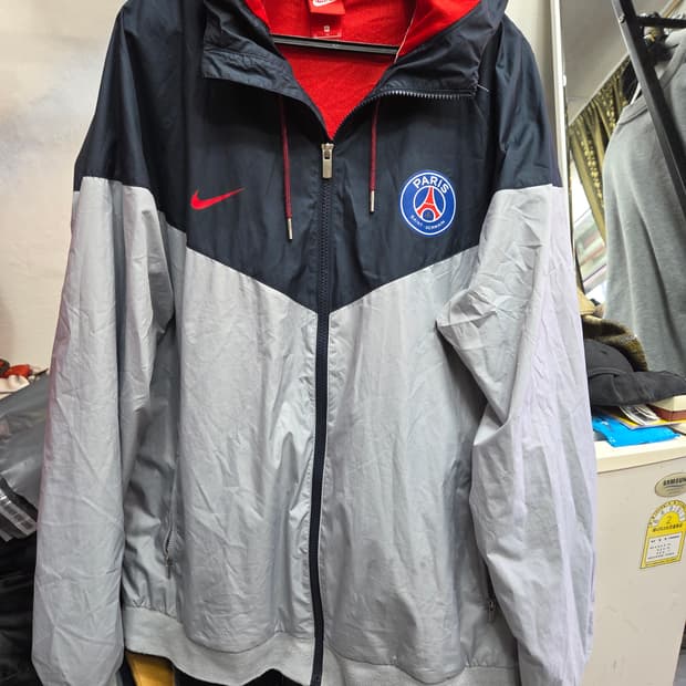 나이키   파리   샹제르망   바람막이  