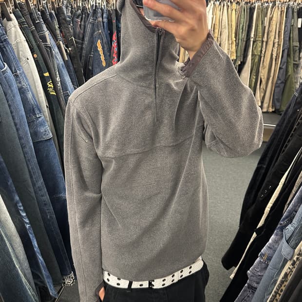 L) 90s Nike Ninja Fleece