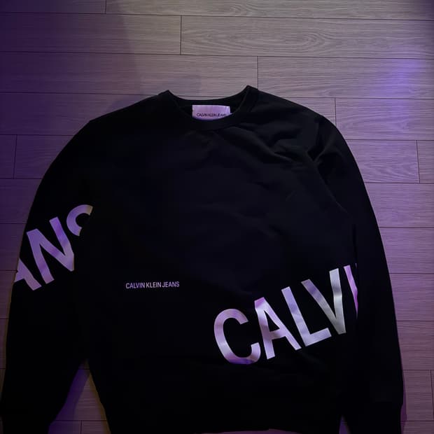 켈빈클라인 사선 로고 맨투맨