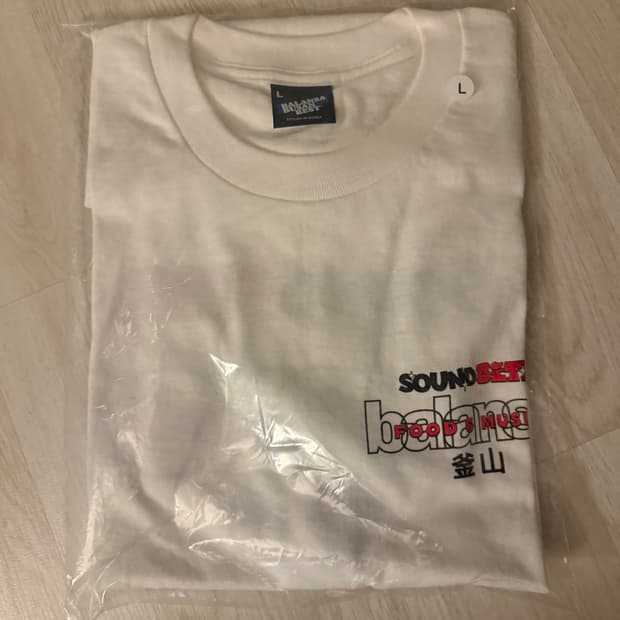 발란사 새제품 반팔티 팝니다