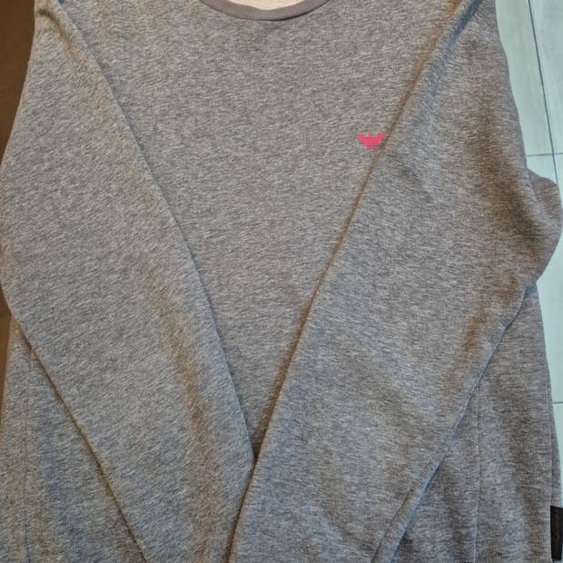 엠포리오 아르마니 베이직 프렌치 테리 스웨터 m 95~100 판매합니다