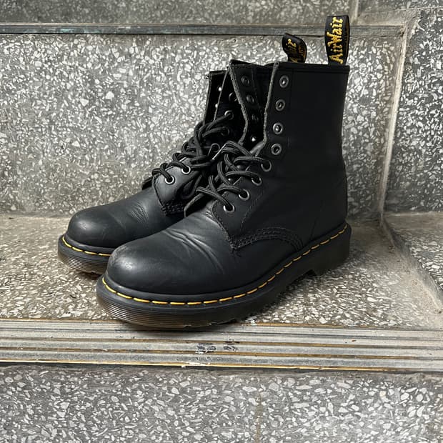 닥터마틴 1460 8홀 부츠